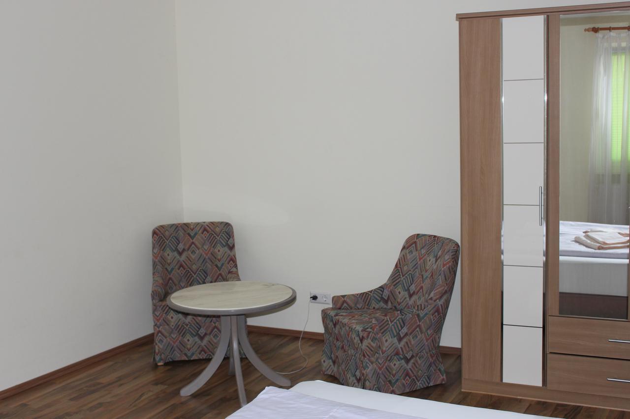 Monteurzimmer Ferienwohnungen Fritsche-Tauberbischofsheim Dittwar Extérieur photo